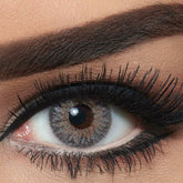 عدسات لاصقة طبيعية بلون رمادي بارد