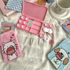 علبة عدسات لاصقة ملونة بتصميم جرو وقط نعسان