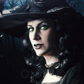 عدسات لاصقة ملونة خضراء لعيد الهالوين