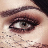 عدسات لاصقة ملونة باللون الرمادي النعناعي الفاخر