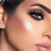 عدسات لاصقة ملونة رمادية داكنة متوهجة